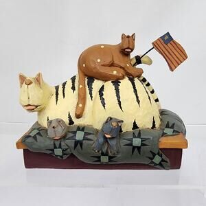 Williraye Studio Mama Cat Laying in Box With Kittens WW1318 Folk Art Americana